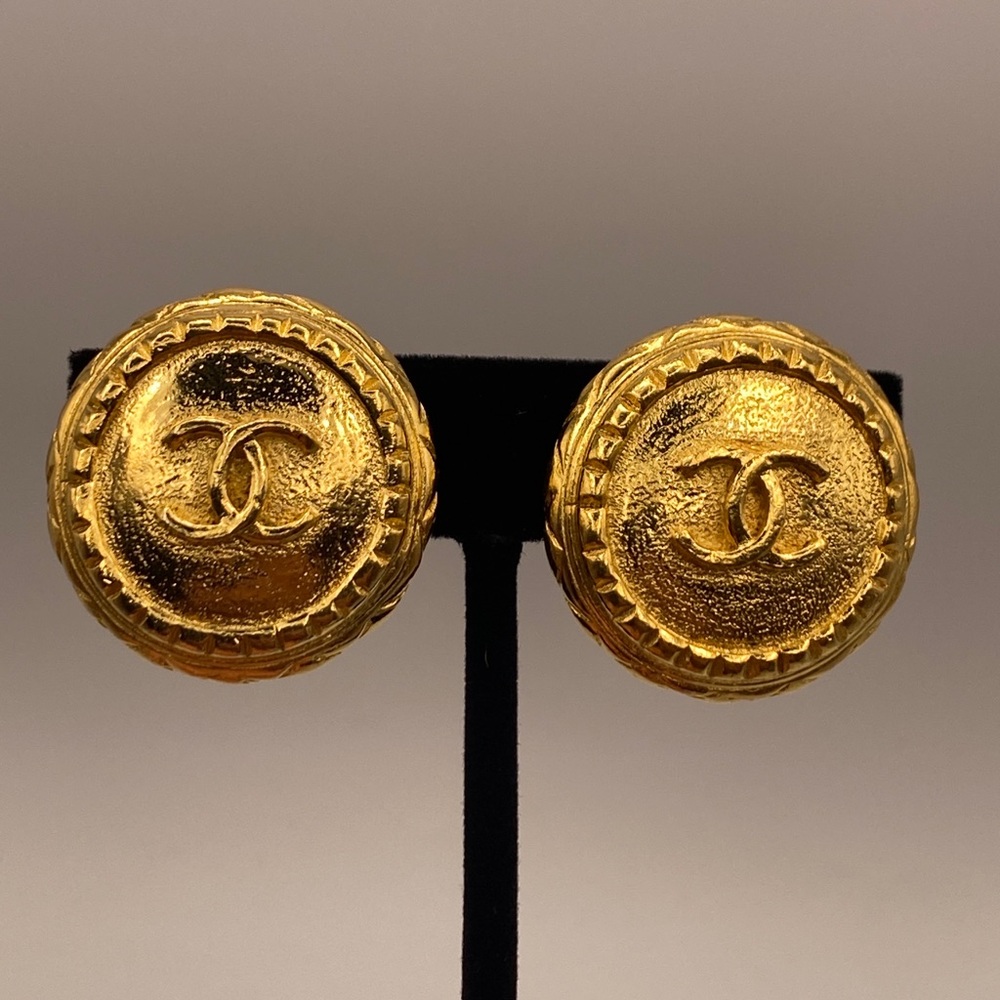 CHANEL Earrings AUTH Coco‎ Logo Mark CC Clip on Gold One Vintage Rare - Picture 6 of 11